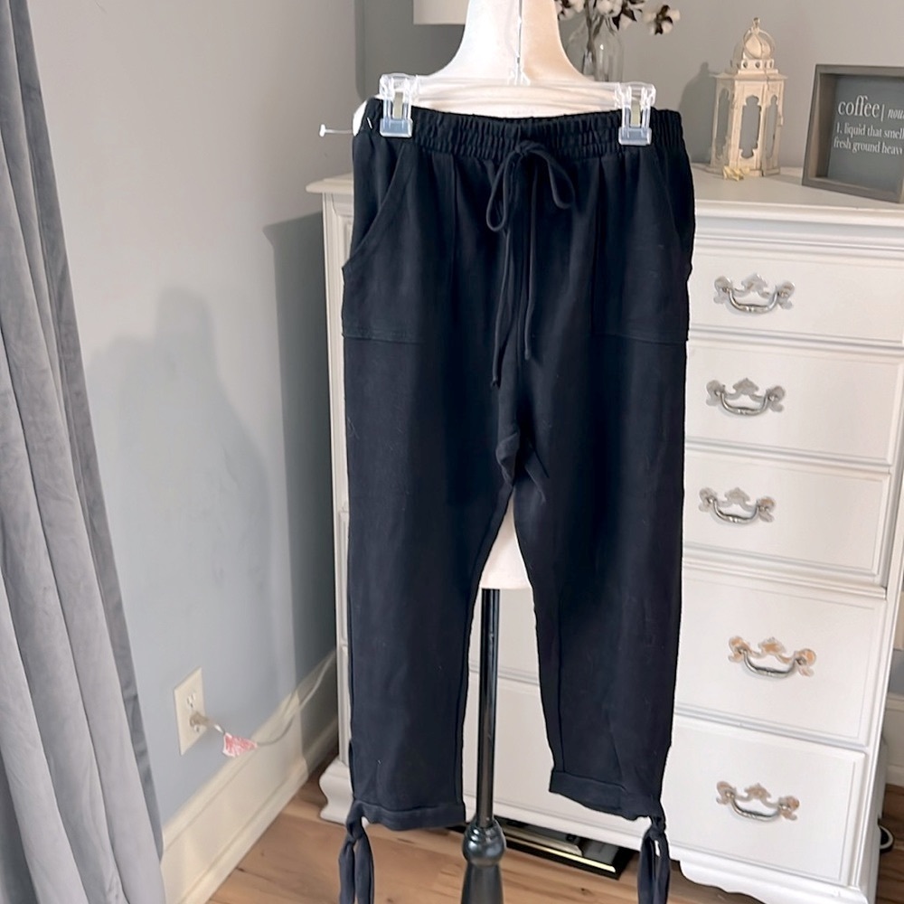 Comfy Black Knit Lightweight Soft Capris Womens Small